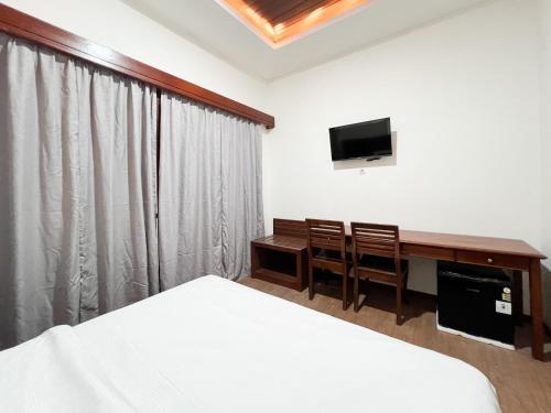 Телевизор и/или развлекательный центр в Urbanview Hotel Arta Guna Casa