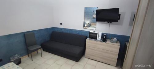 a living room with a couch and a tv at nonna rosa in Reggio Calabria