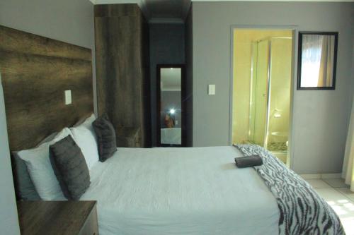Ένα ή περισσότερα κρεβάτια σε δωμάτιο στο Blue Moon Guest House