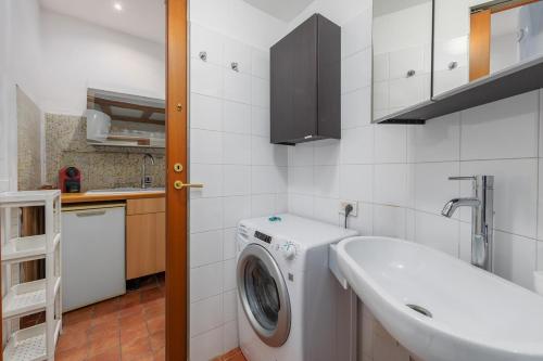 Easy Parking - 1 min from Bus to San Siro Stadium - Air Conditioning