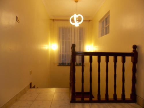 Ένα ή περισσότερα κρεβάτια σε δωμάτιο στο Axis guest house