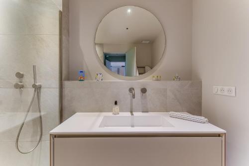MONT BORON PALMS AP4480 by Riviera Holiday Homes