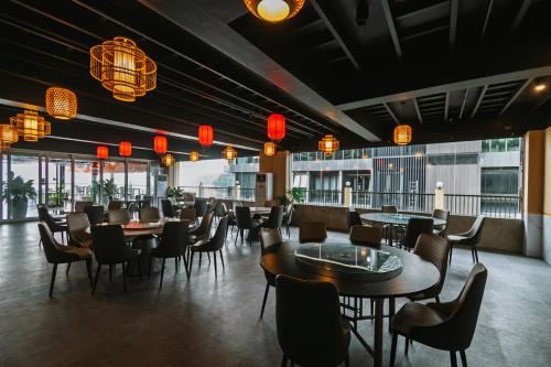 Un restaurante u otro lugar para comer en S Resort El Nido Managed by H Hospitality Group