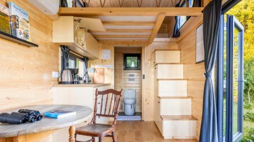 a tiny house with a table and a chair at La Vista Huma by Tiny Away in Alora