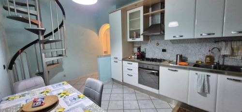 Η κουζίνα ή μικρή κουζίνα στο Sadisale - bilo 50Mq