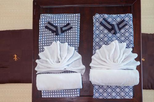 two towels in a wooden box with ties at Furusato Matcha Cafe & Ryokan Chiangmai in Ban Pang Champi