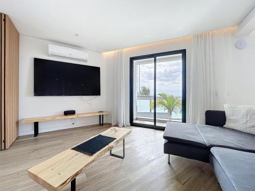 Gallery image of Breeze House 1 by Atlantic Holiday in Garajau