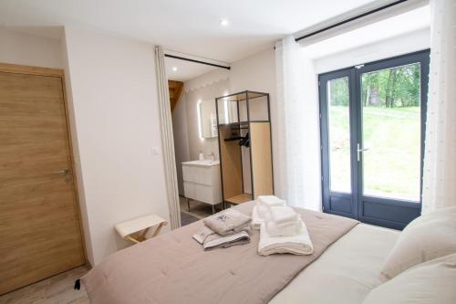 a bedroom with a bed with towels on it at La maison d'elena in Thiviers