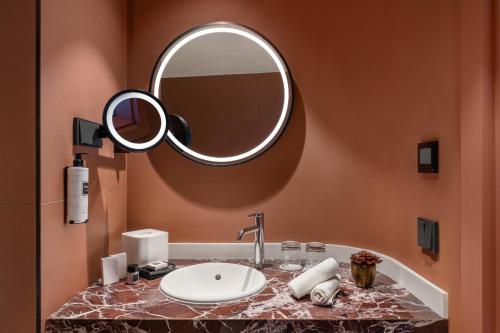 Ένα μπάνιο στο Leon Hotel & Lounge