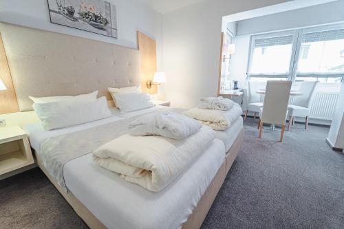 Postel nebo postele na pokoji v ubytování Sletz Parkhotel - Superior