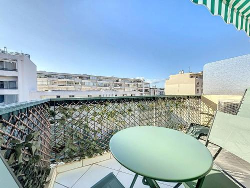 INTUITION Studio avec terrasse 3min Croisette