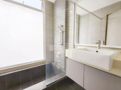 a bathroom with a sink and a mirror at Setapak Central Mall KL - Zetapark Garden Suites in Kuala Lumpur