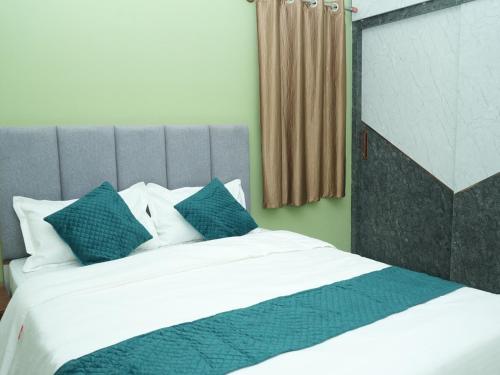 Ένα ή περισσότερα κρεβάτια σε δωμάτιο στο Serene Legacy