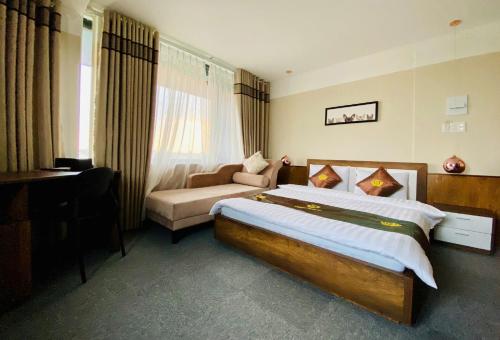 Ein Bett oder Betten in einem Zimmer der Unterkunft Triệu Nguyễn Hotel