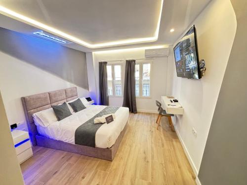a bedroom with a bed and a tv on a wall at Futurotel Granada Dreams in Granada