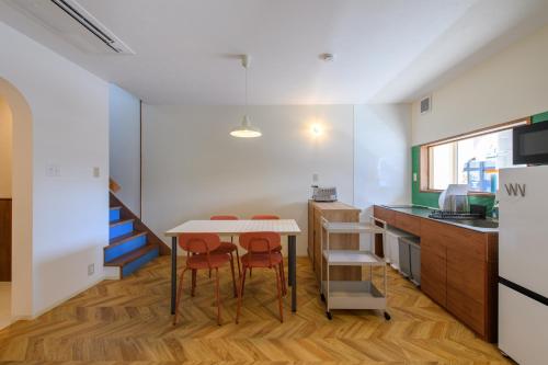 Η κουζίνα ή μικρή κουζίνα στο guesthouse YAWNYAWN