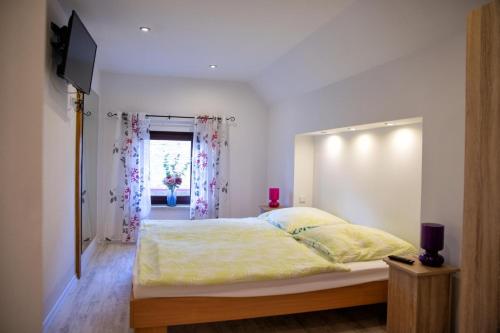 a bedroom with a large bed and a window at Ferienhaus Am Reiterhof in Templin