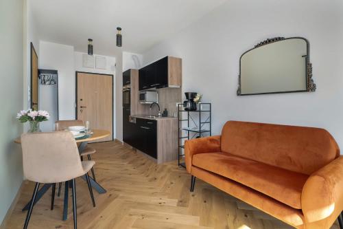 Meissnera Bright Apartment in Poznań with Parking by Noclegi Renters