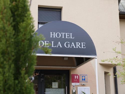 a hotel de la care sign in front of a building at Hotel de la Gare in Saint-Mihiel