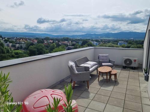 Balkón nebo terasa v ubytování PENTHOUSE BUTTERFLY - Bojnice