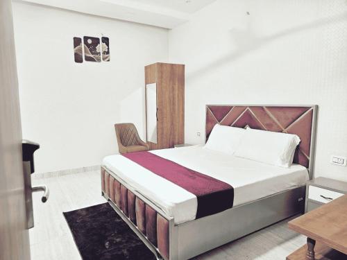 Cama o camas de una habitación en Hotel Ram Lakhan Paradise