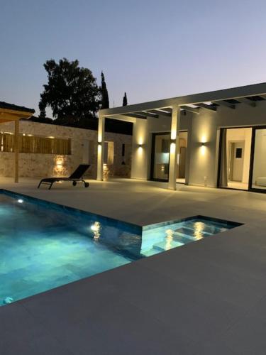 Profil villasの敷地内または近くにあるプール