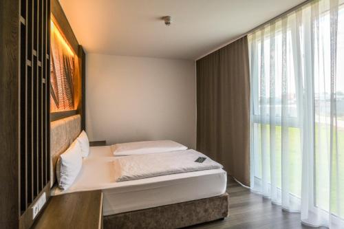 Tools Hotel Laichingenにあるベッド