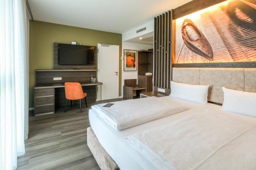 Tools Hotel Laichingenにあるベッド