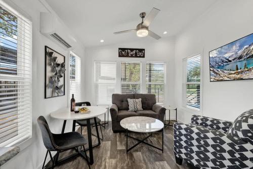 Ruang duduk di Resort at Fredericksburg Unit 26