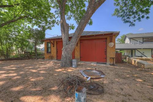 Το κτήριο όπου στεγάζεται  η παραθεριστική κατοικία