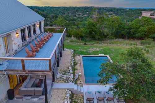 Kolam renang di atau dekat dengan The Point Serene Hill Country Views with Pool & Hot Tub