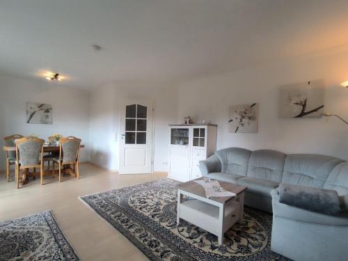 a living room with a couch and a table at FeWo Südertoft - gemütliche Unterkunft für bis zu 3 Personen in Wallsbüll