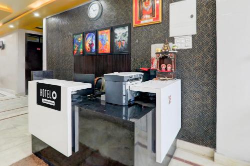 a coffee shop with a counter in a room at Super Hotel O Insaf Nagar Munshipuliya formerly Vibrant in Lucknow
