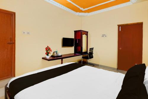 TV a/nebo společenská místnost v ubytování Super Hotel O Nemeli Road Sriram Nagar