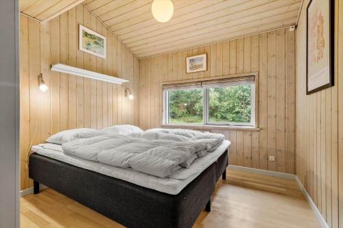 Postel nebo postele na pokoji v ubytování 84153-Ebeltoft-Hyldevej-20