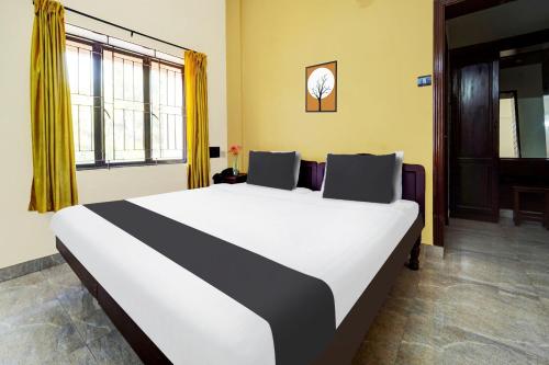 Ένα ή περισσότερα κρεβάτια σε δωμάτιο στο Super Hotel O Thrissur Near Thrissur Medical College