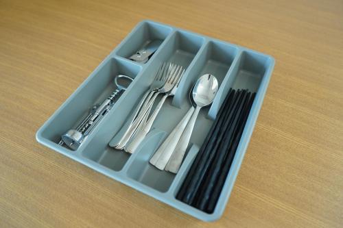 a plastic tray with utensils sitting on a table at COCO VILLA 南房総 Dog Stay in Minamiboso