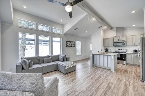 a living room with a couch and a kitchen at Resort at Fredericksburg Unit 20 in Rocky Hill