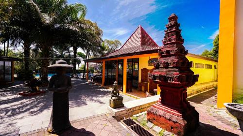 Jardín al aire libre en Ciptaningati Culture Hotel Batu