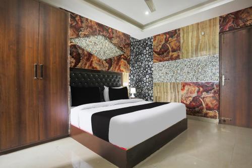 a bedroom with a large bed in a room at Super Collection O Tikonia in Haldwāni