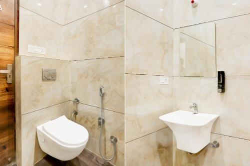 a bathroom with a toilet and a sink at Super Collection O City Center Ludhiana Formerly MMC Inn in Ludhiana