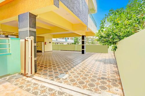 a houserendering of a house with a courtyard at Super Hotel O Lakshmipuram Main Road Guntur in Guntūr