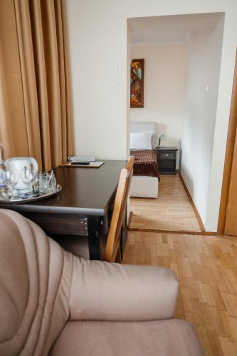 Un lugar para sentarse en Pysanka Hotel
