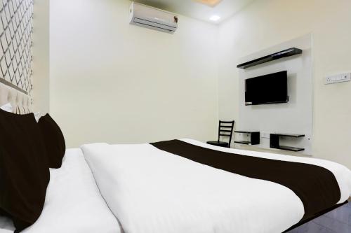 Super Hotel O Kalyanpur Near IIT Kanpurにあるテレビまたはエンターテインメントセンター