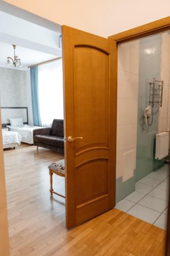 Un baño de Pysanka Hotel