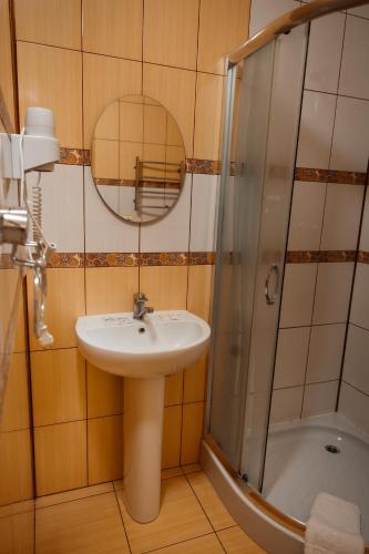 Un baño de Pysanka Hotel