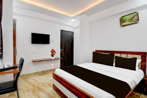 a bedroom with a bed and a desk and a television at Super Collection O Hinjewadi Phase 1 Formerly Mars Venture in Hinjewadi