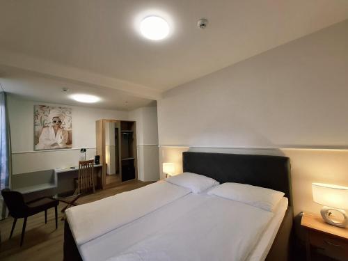 Postel nebo postele na pokoji v ubytování Hotel Central Continental