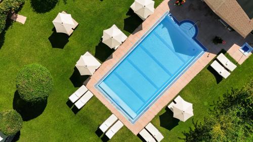 an overhead view of a swimming pool with chairs and umbrellas at Alpenhotel Tirolerhof in Neustift im Stubaital