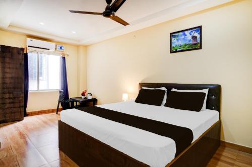 a bedroom with a large bed in a room at Super Collection O Last Gate Near Dispur Law College Formerly RR hotels in Dispur